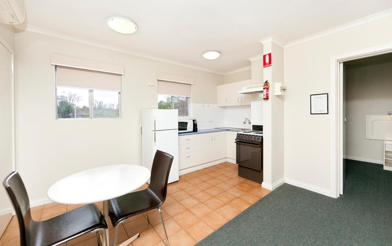 Forrest Hotel & Apartments Canberra Exterior photo