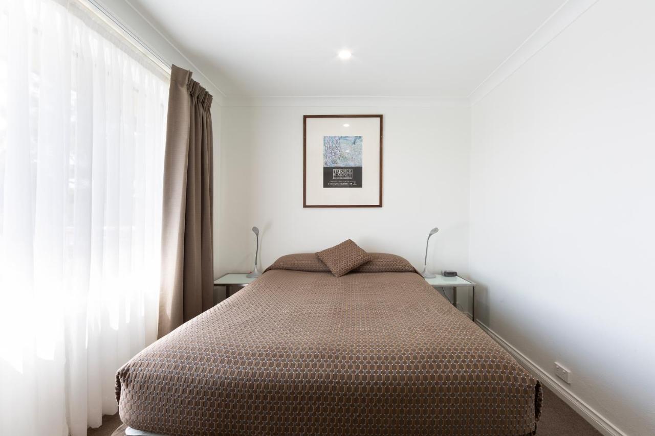 Forrest Hotel & Apartments Canberra Exterior photo