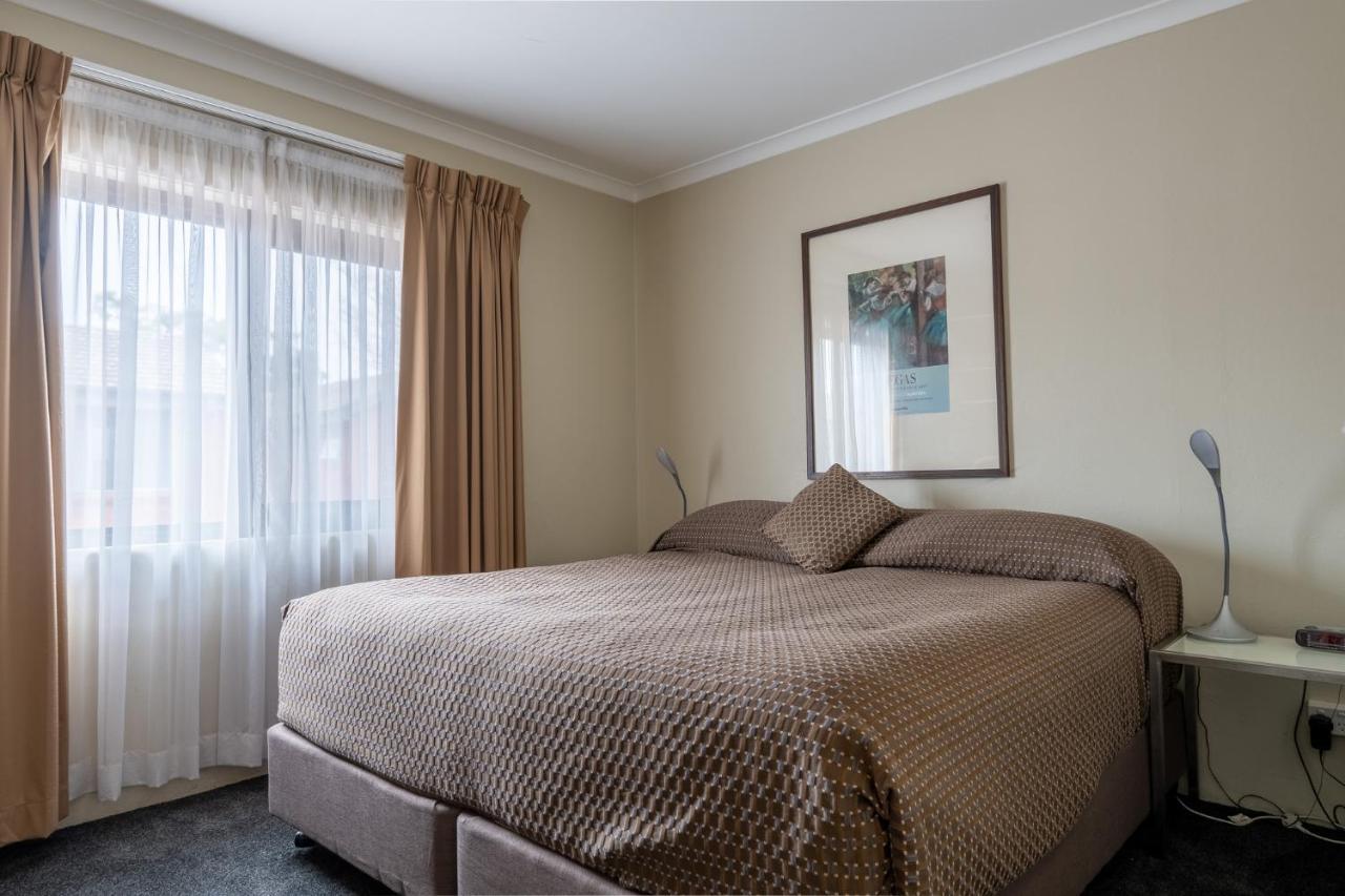 Forrest Hotel & Apartments Canberra Exterior photo