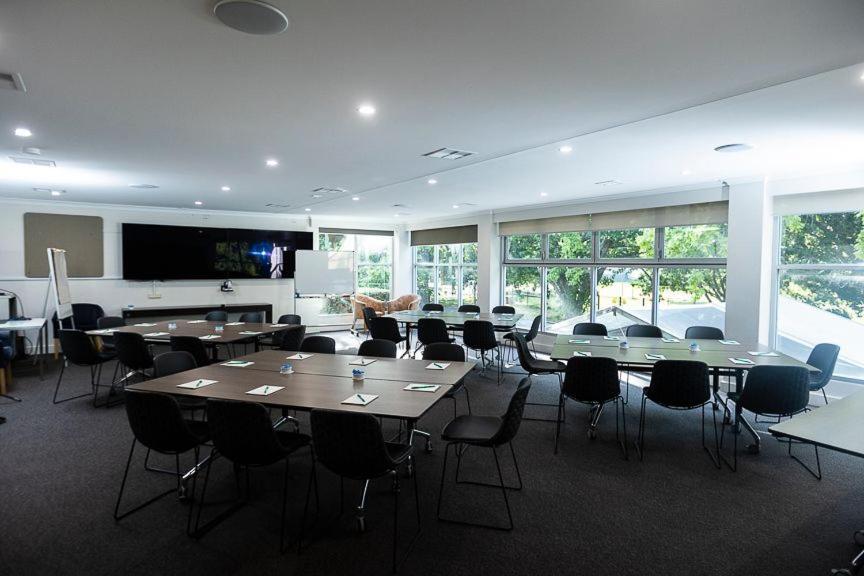 Forrest Hotel & Apartments Canberra Exterior photo