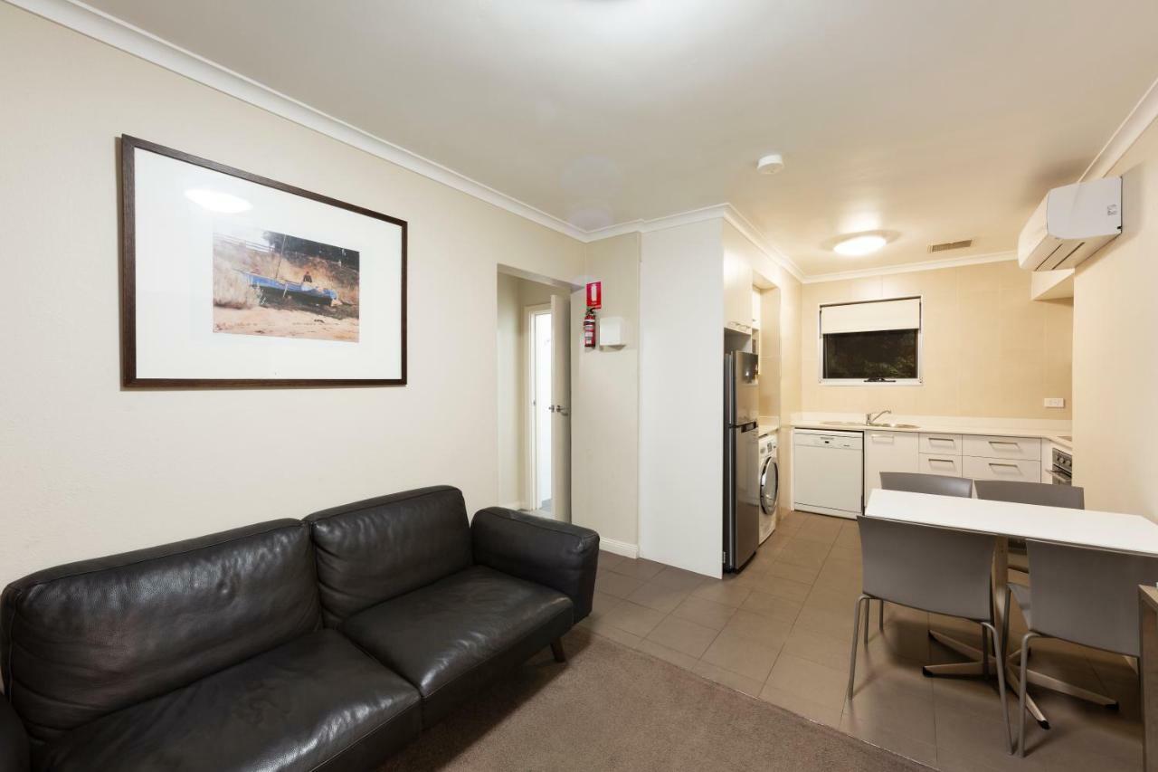 Forrest Hotel & Apartments Canberra Exterior photo